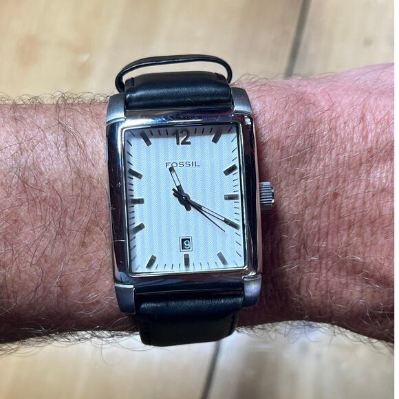 Fossil Men's Black Leather Wrist Watch. Water Resistant. Needs Battery - Picture 1 of 9